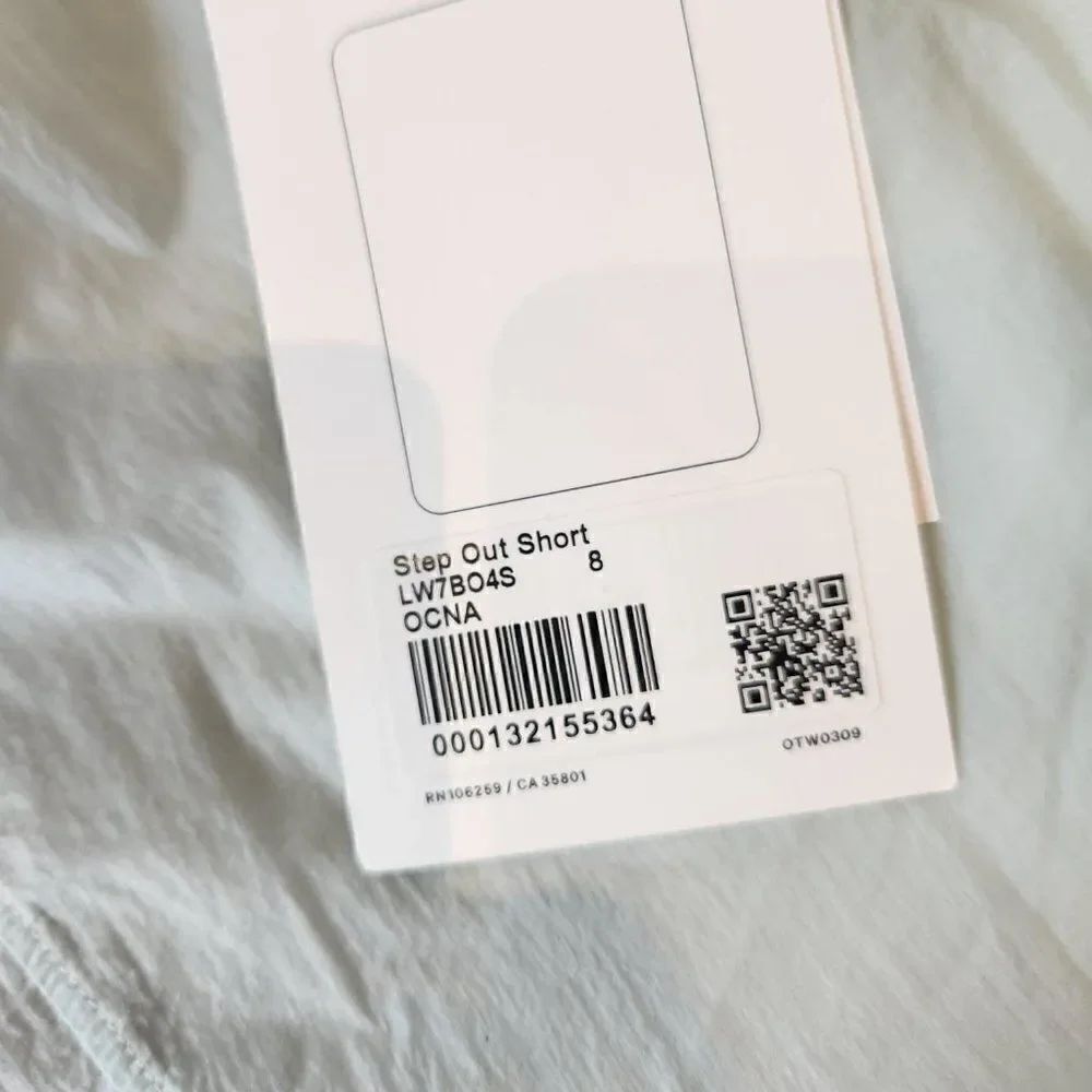 NWT Lululemon Step Out High Rise Short 3" - Picture 3 of 5